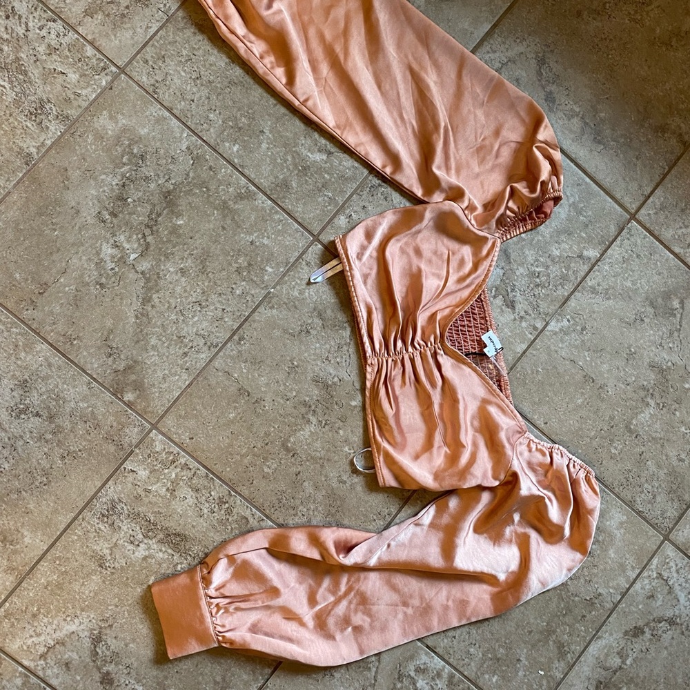 Superdown women’s long sleeve satin belly dancer top- rose gold sz small